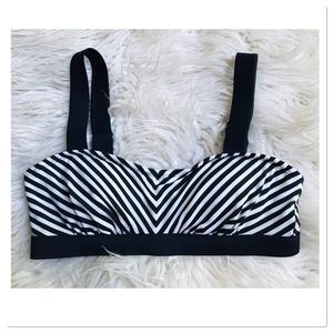 Athleta Slash Stripe Pura Bikini Top Black White Underwire Cup Size 32B/C